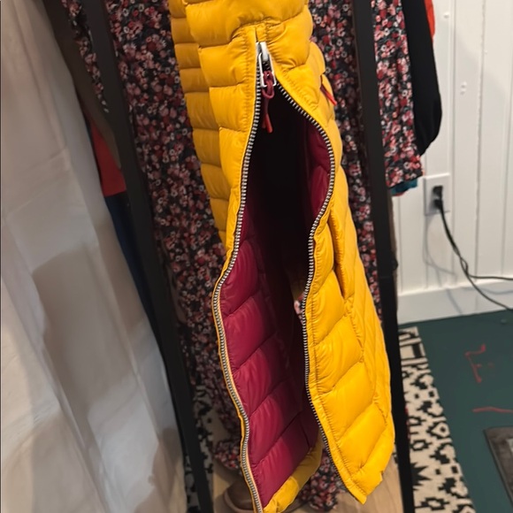 Women’s Cotopaxi Down hoodie - Picture 3 of 6